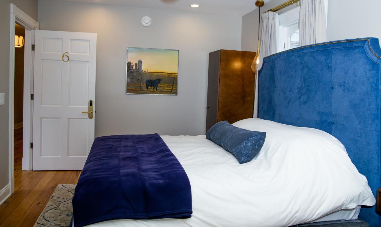 The Colonial Inn Hillsborough Room photo