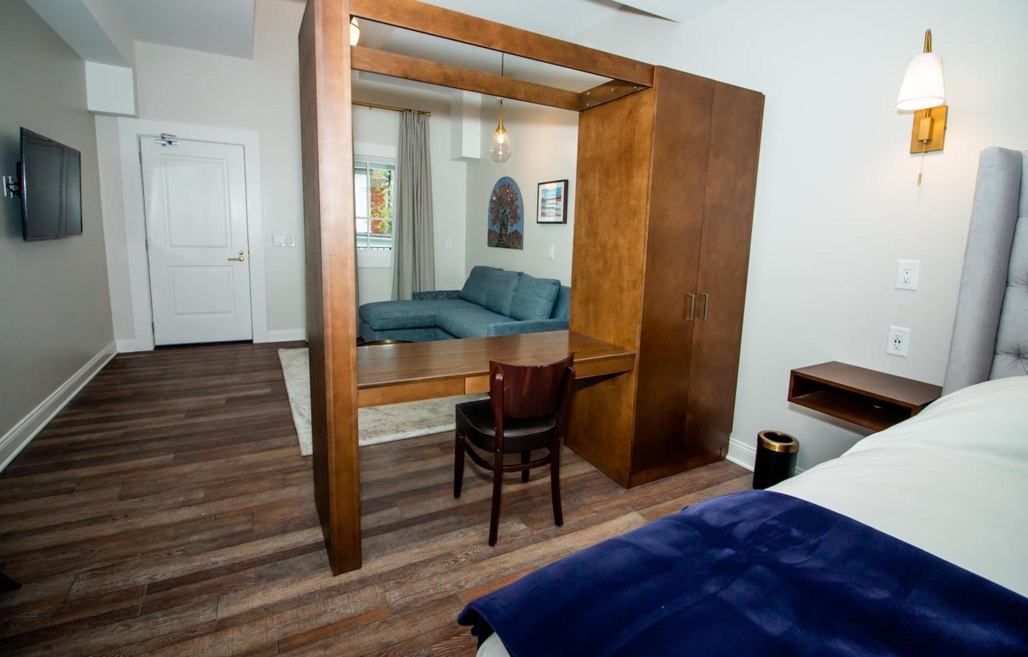 The Colonial Inn Hillsborough Room photo