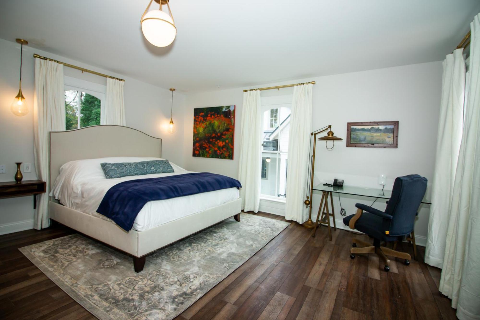 The Colonial Inn Hillsborough Room photo